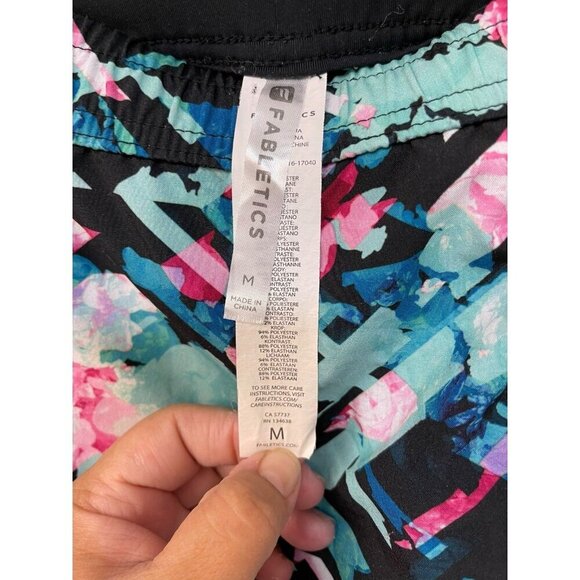 Fabletics Womens Eloise Shorts Sz Medium Pink Black Floral Zipper Pockets - Picture 2 of 7